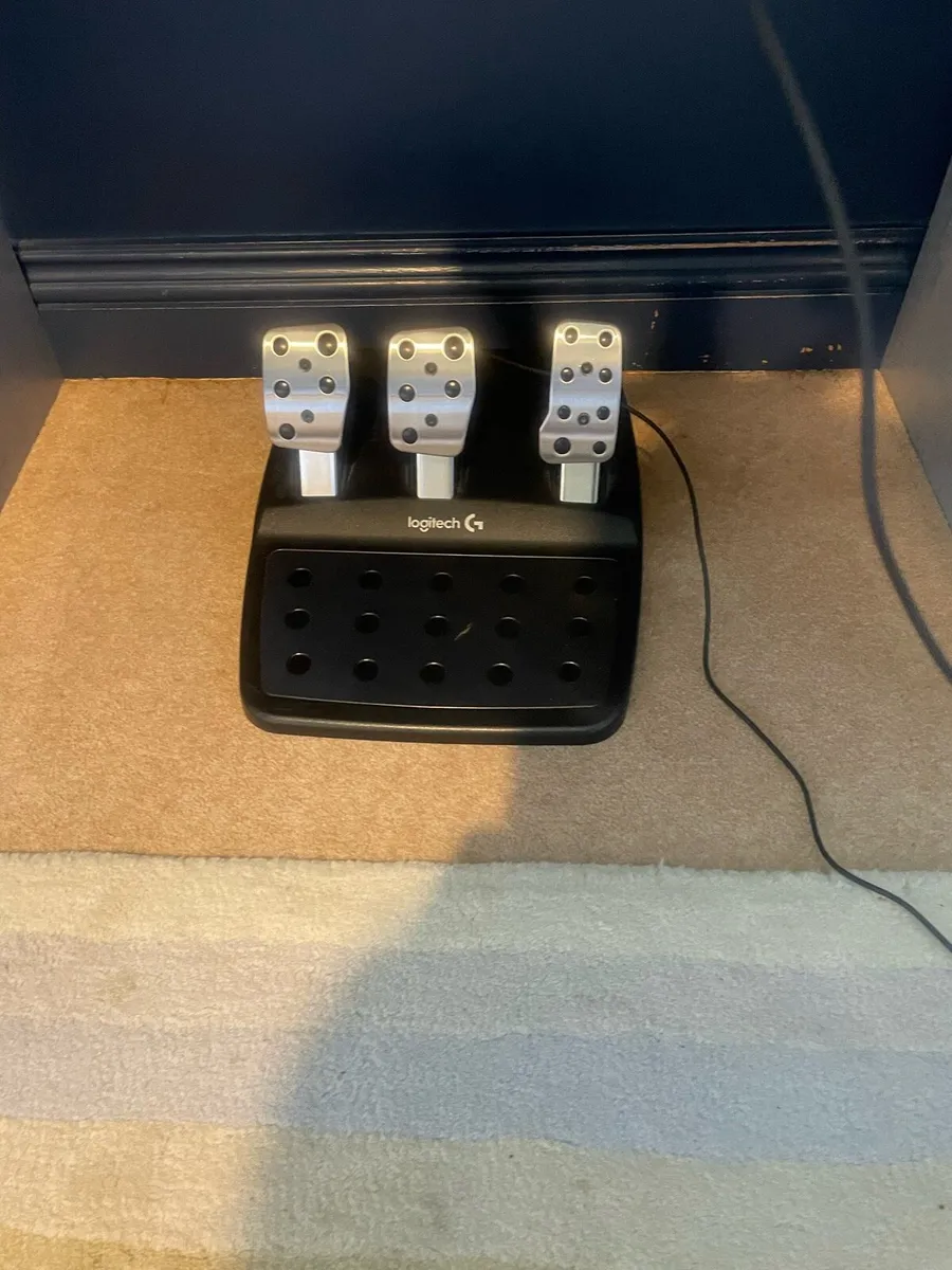 logitech xbox steering wheel pedals and shifter - Image 3