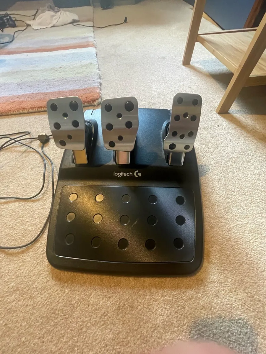 logitech xbox steering wheel pedals and shifter - Image 4
