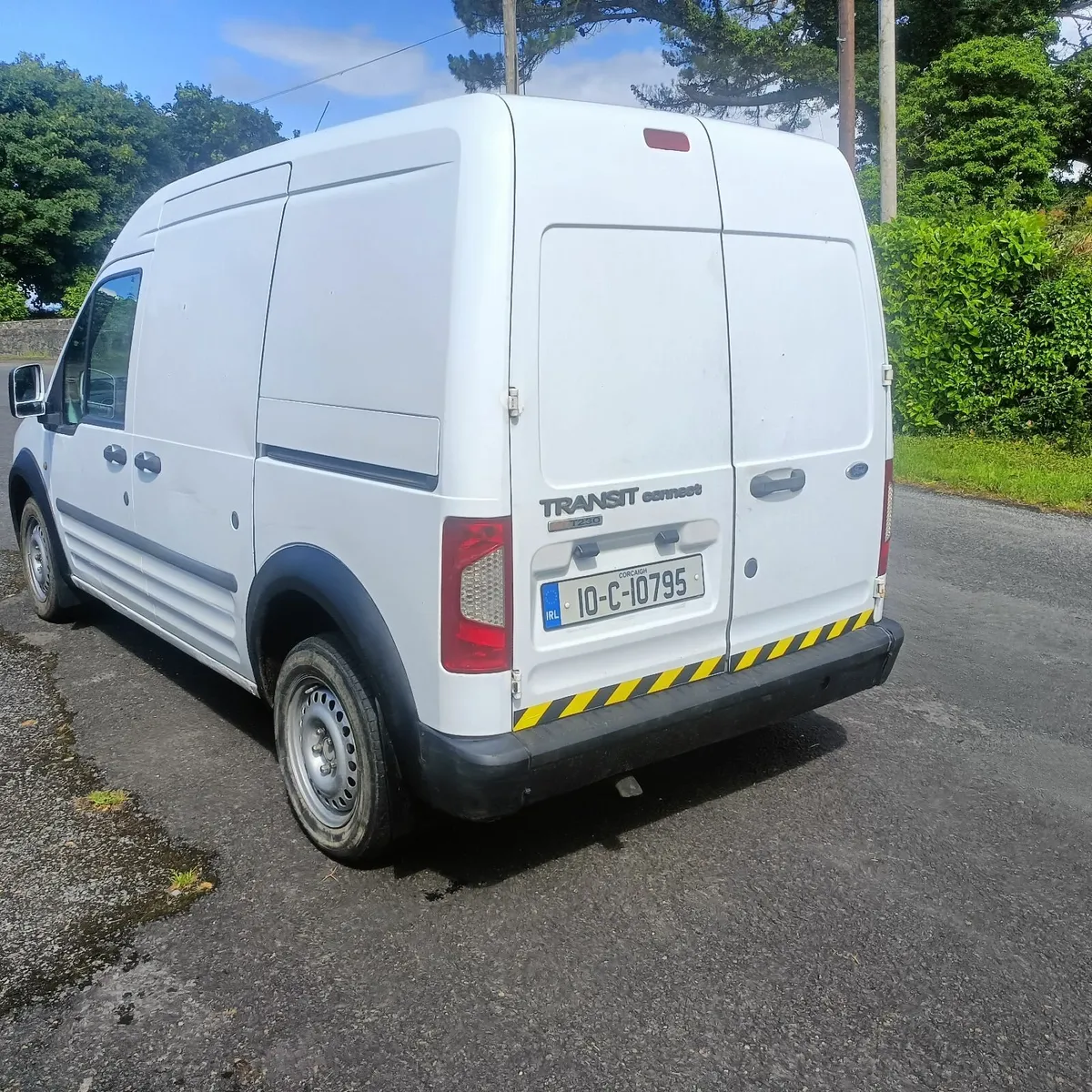 2010 Transit Connect lwb 1.8. doe 9/25,tax 6/25 - Image 4