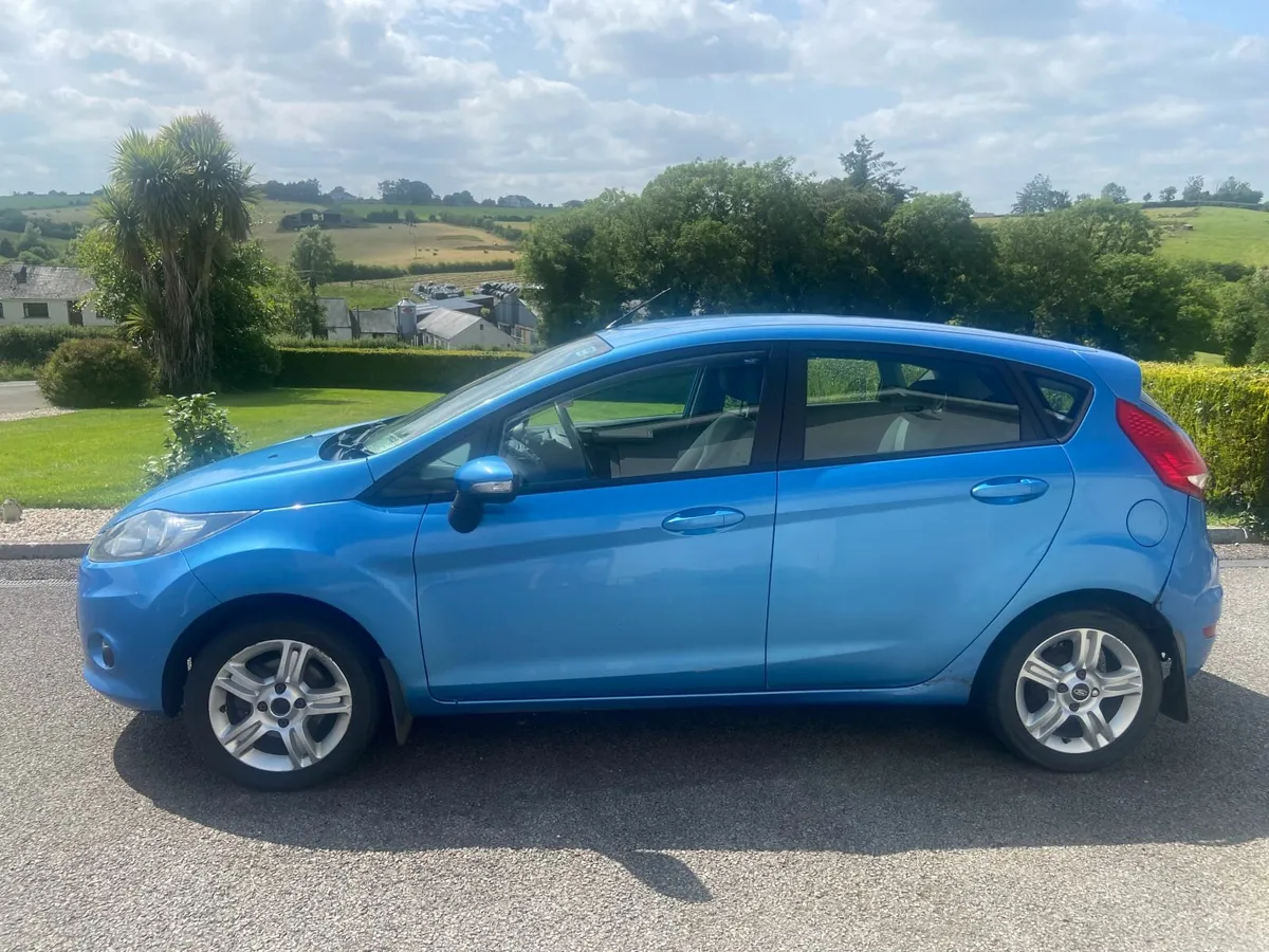 Ford Fiesta 2010 - Image 1
