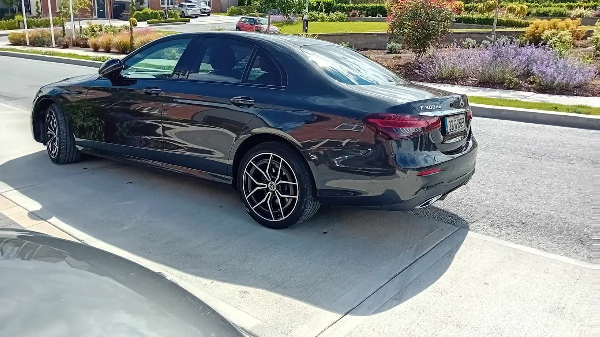 Mercedes-Benz E-Class 2023 - Image 1