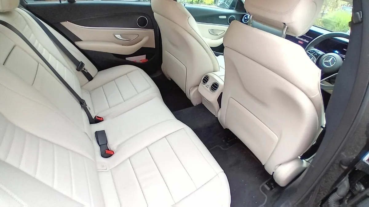Mercedes-Benz E-Class 2023 - Image 4