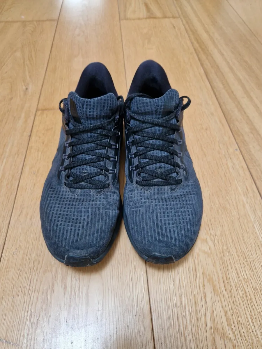 Nike air zoom pegasus size 8 - Image 4