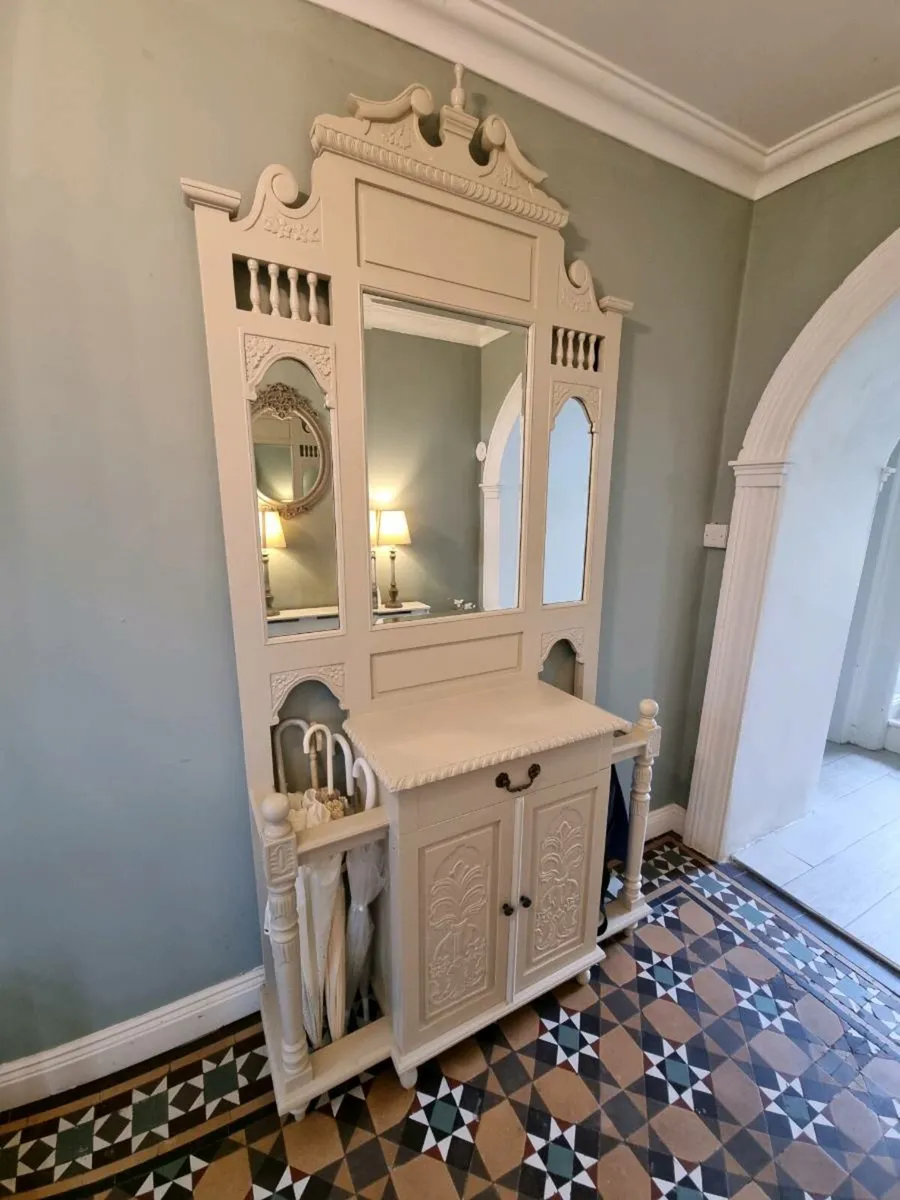 Hallstand - Image 1