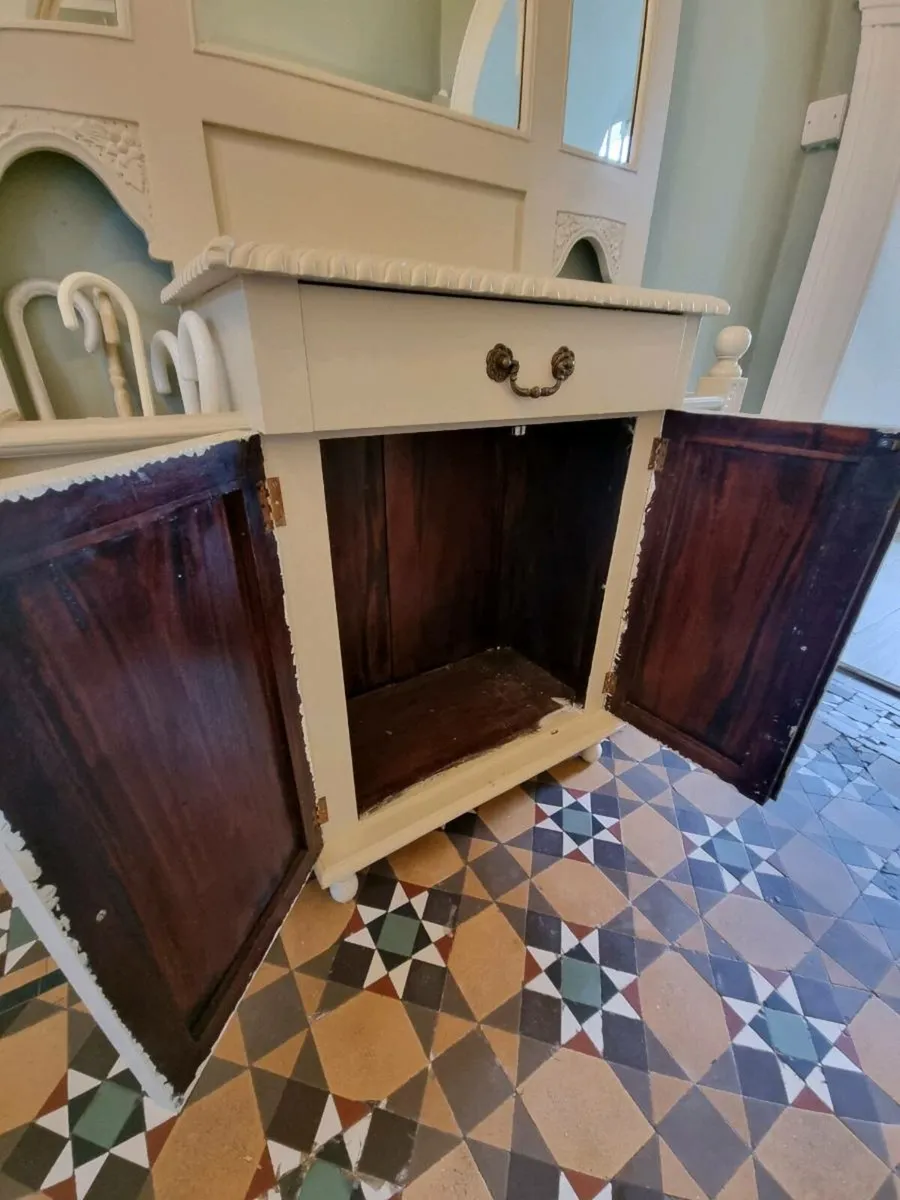 Hallstand - Image 3