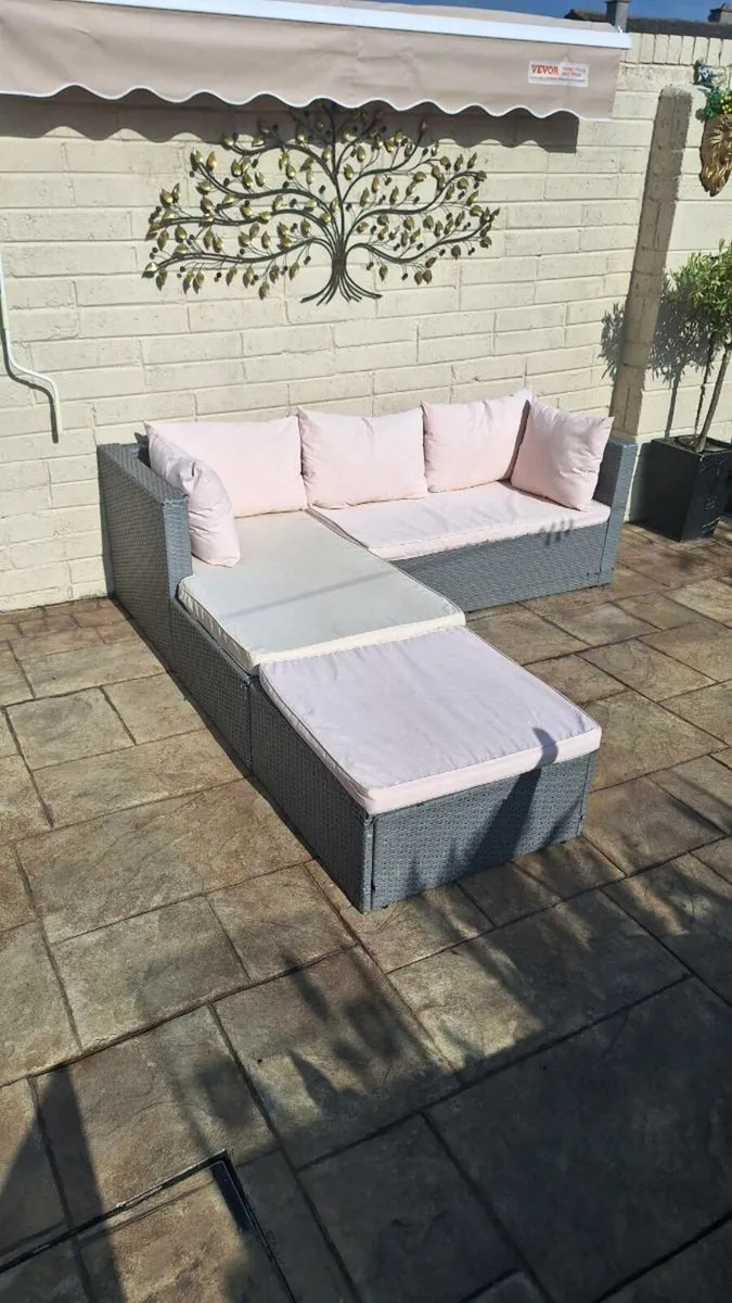 Rattan corner sofa - Image 1