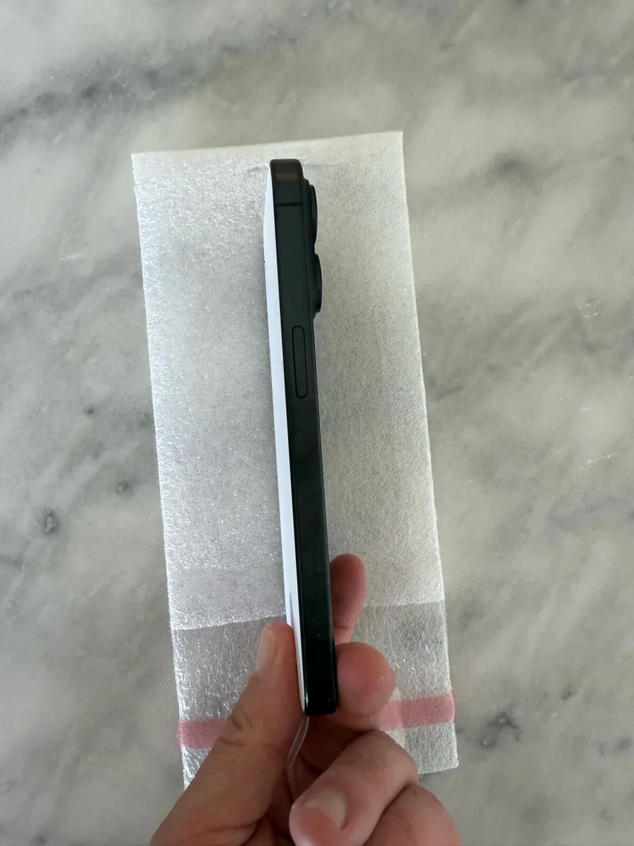 iPhone 15 pro 256gb - Image 3