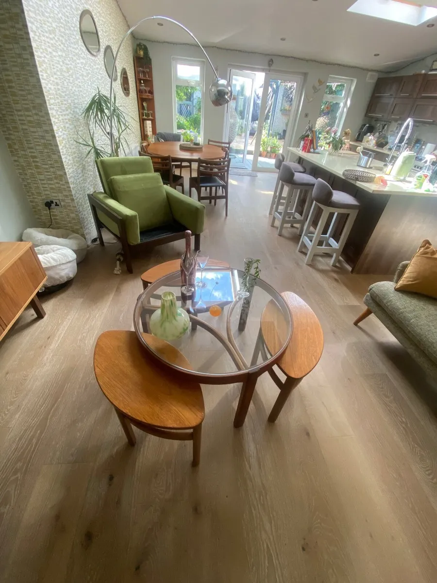Vintage coffee and nesting tables, set of 4 - Image 2