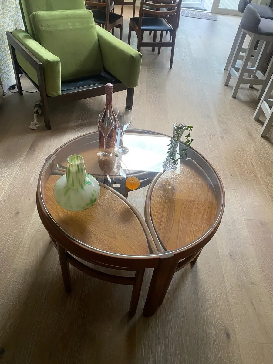 Vintage coffee and nesting tables, set of 4 - Image 3