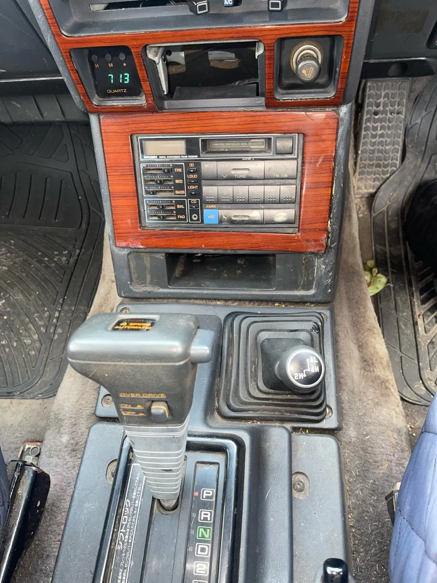 1990 Mitsubishi Pajero - Image 3