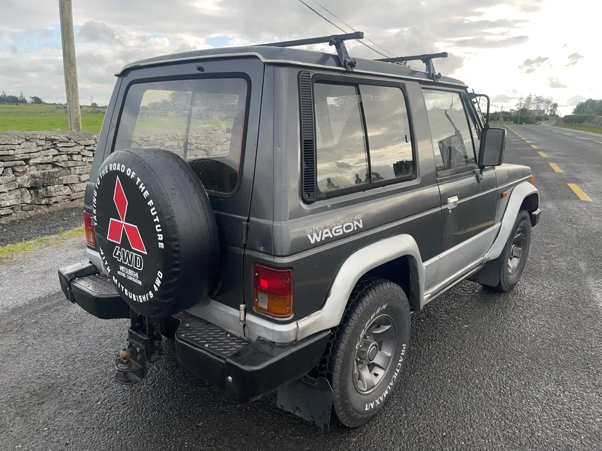 1990 Mitsubishi Pajero - Image 4