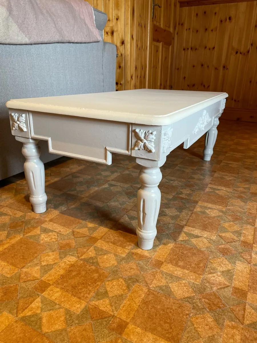 Stylish Coffee Table - Image 2