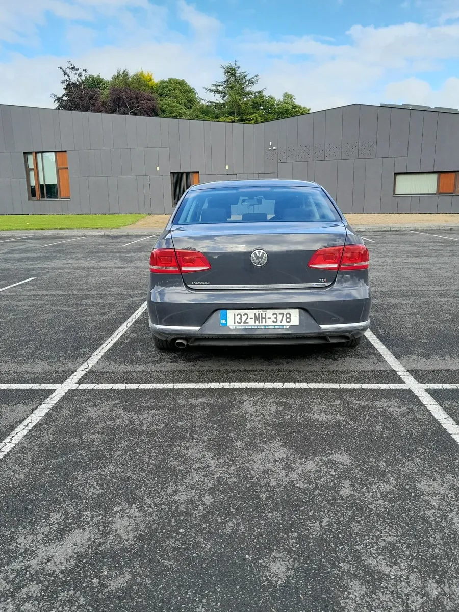 Volkswagen Passat 2013 - Image 2