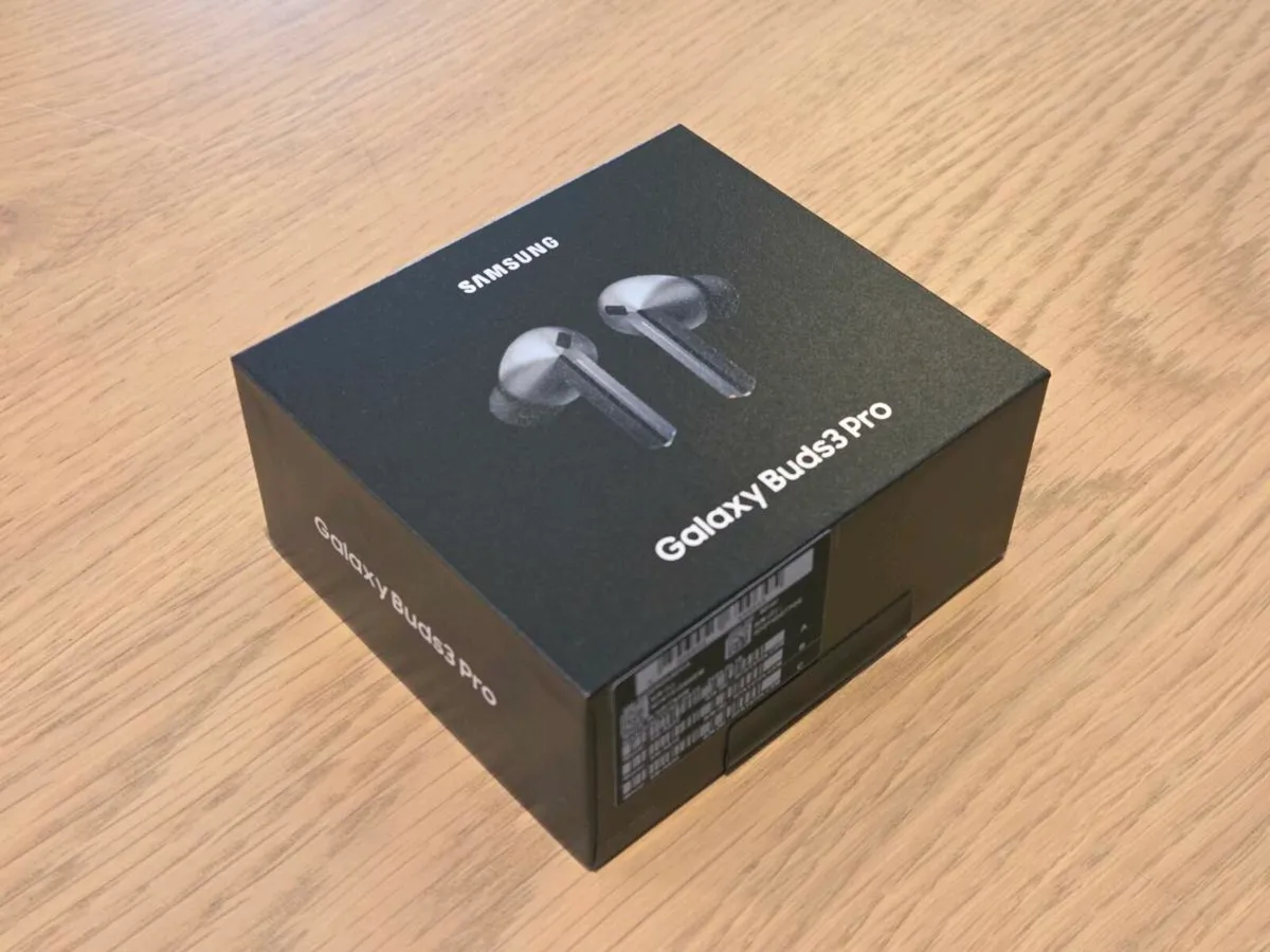 Samsung Galaxy Earbuds 3 Pro - Image 1