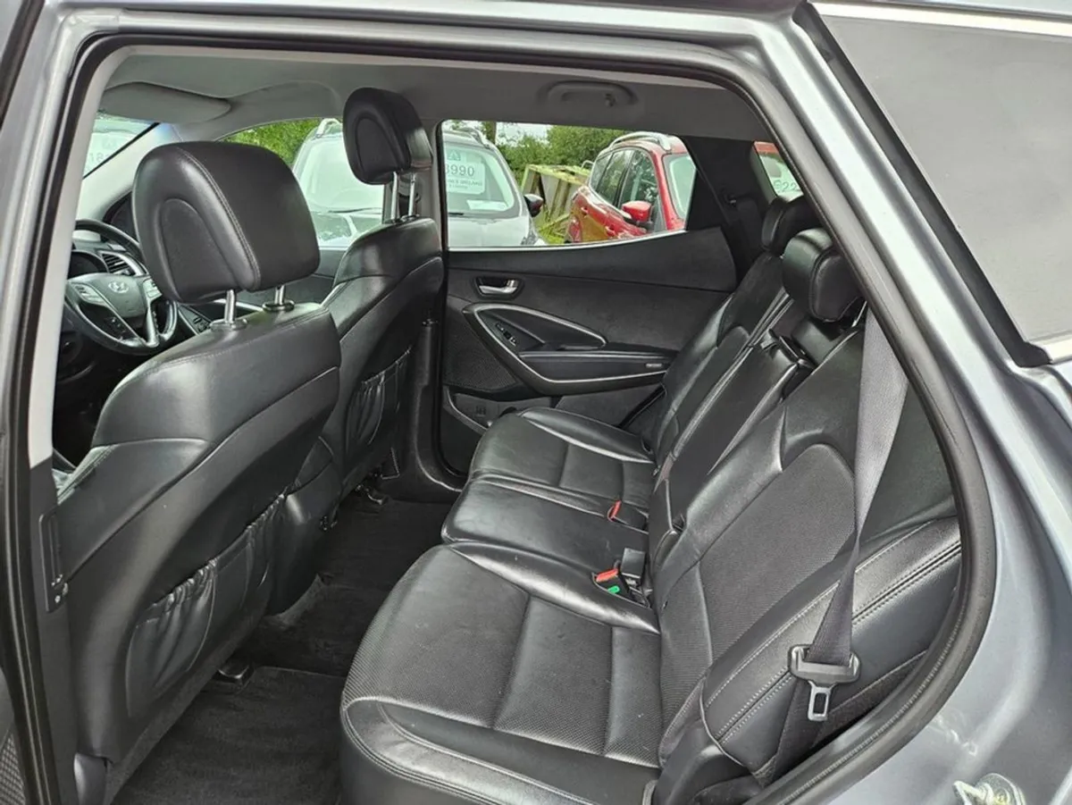 Hyundai Santa Fe Executive Automatic - Image 2