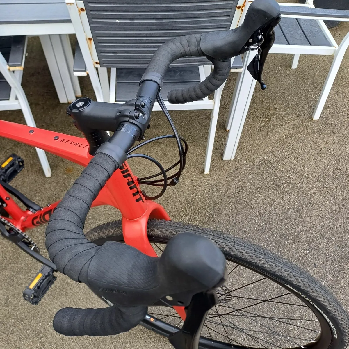 GIANT REVOLT 1 gravel bike - Image 4