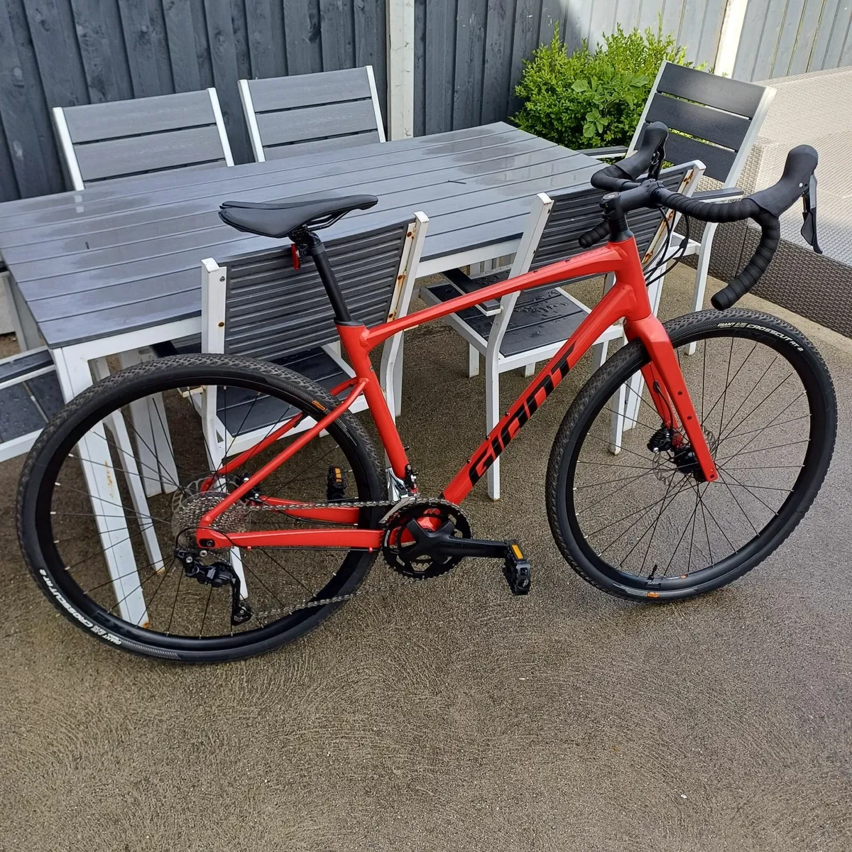 GIANT REVOLT 1 gravel bike - Image 1