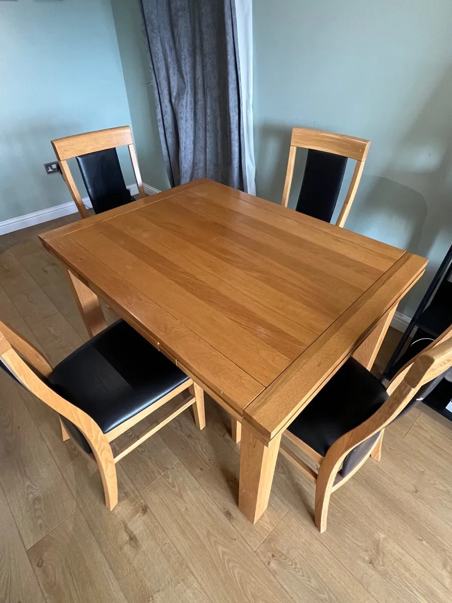 Dining table and chairs - Image 1