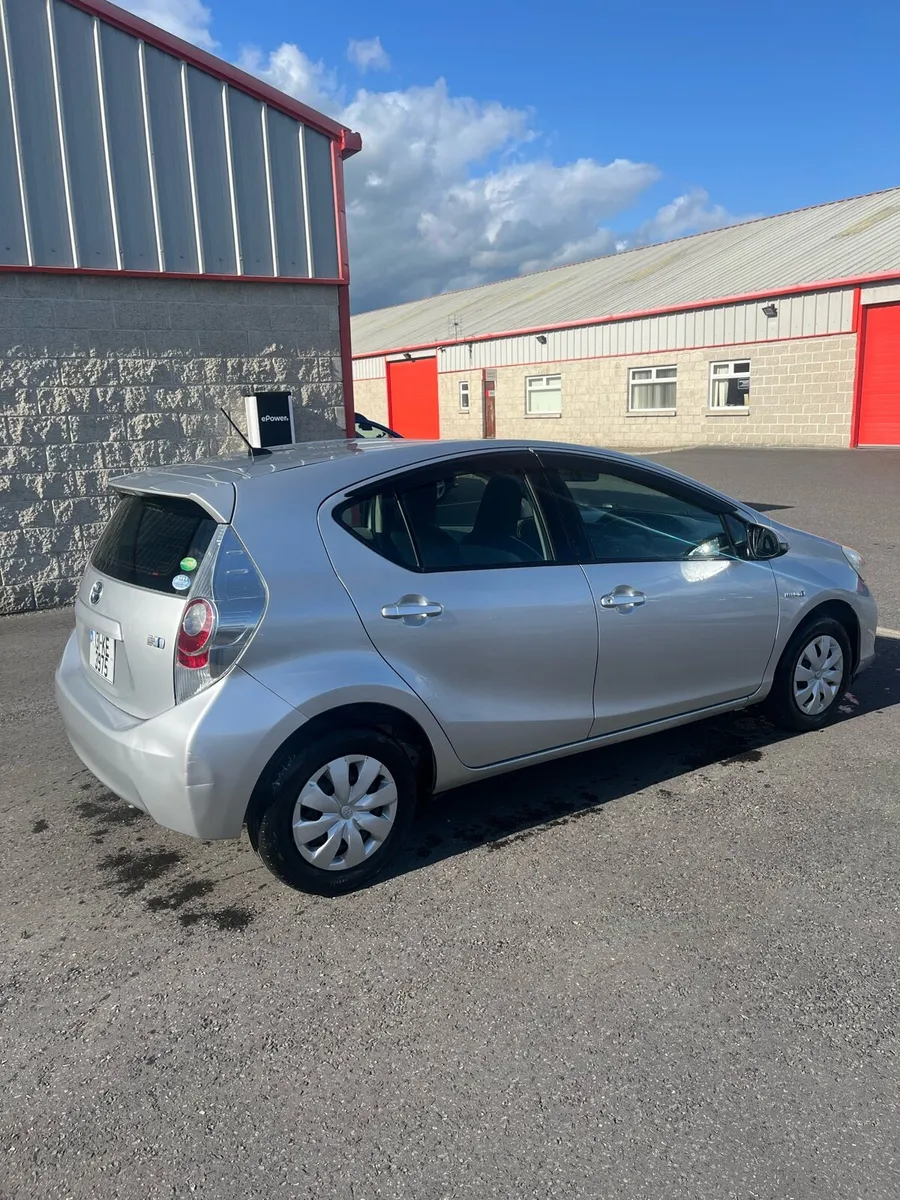 Car - Image 4