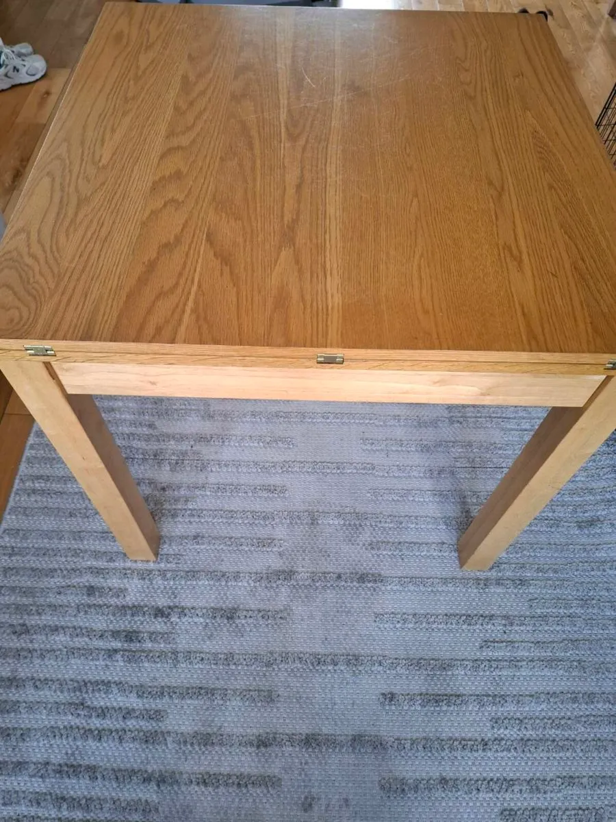 Kitchen table - Image 1