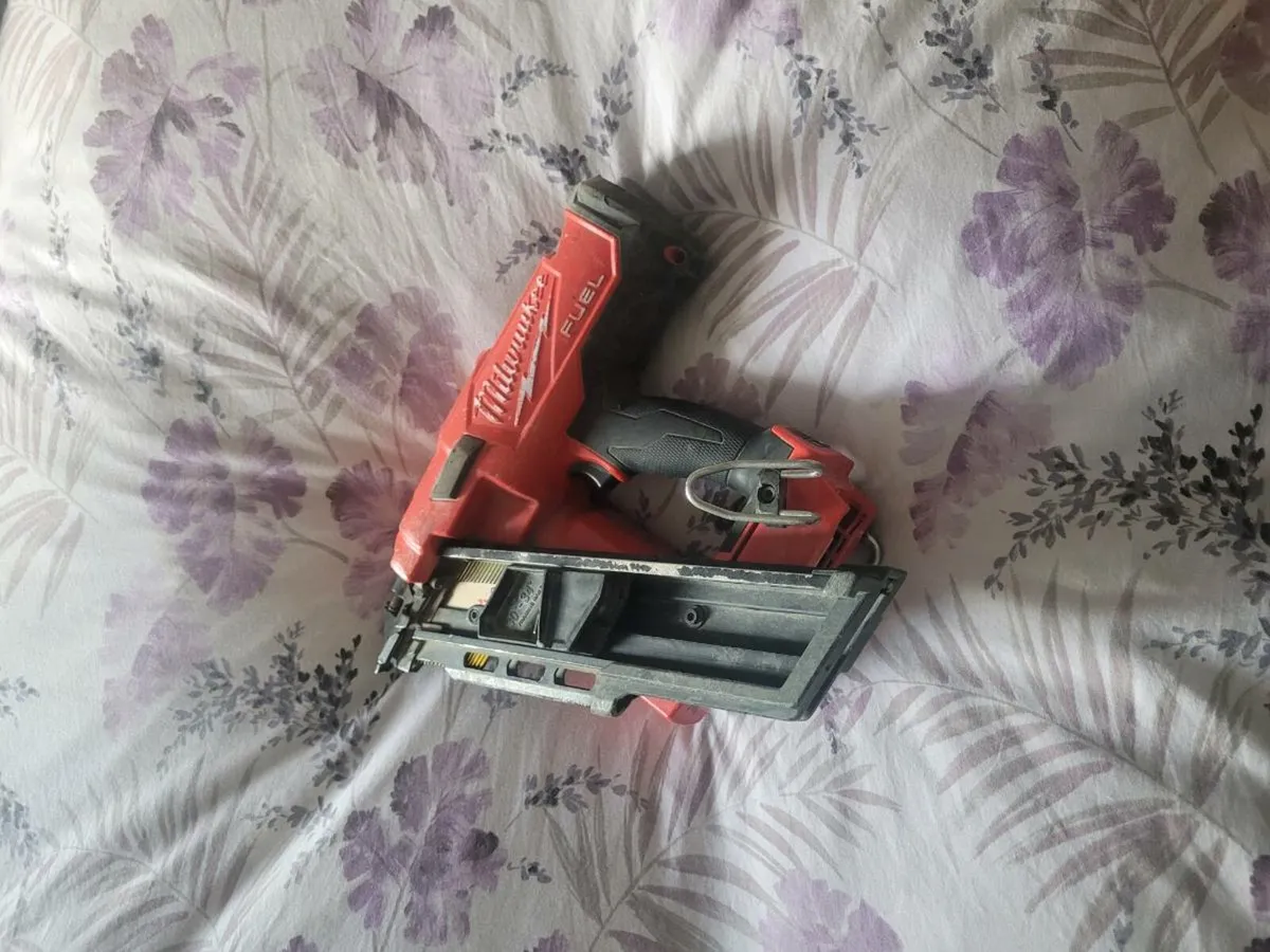 Milwaukee nail gun 7 - Image 1