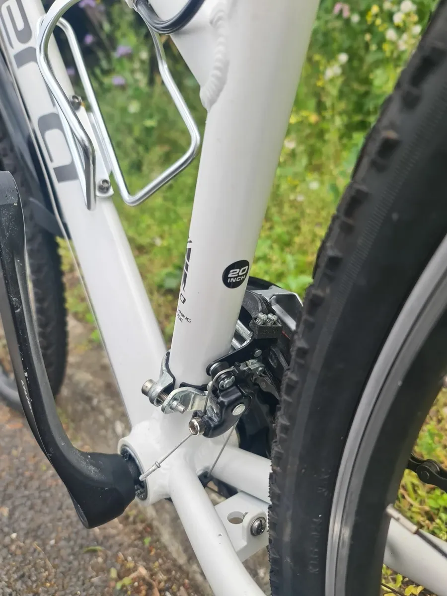 Carrera Crossfire Women’s Hybrid Bike  Like New - Image 3