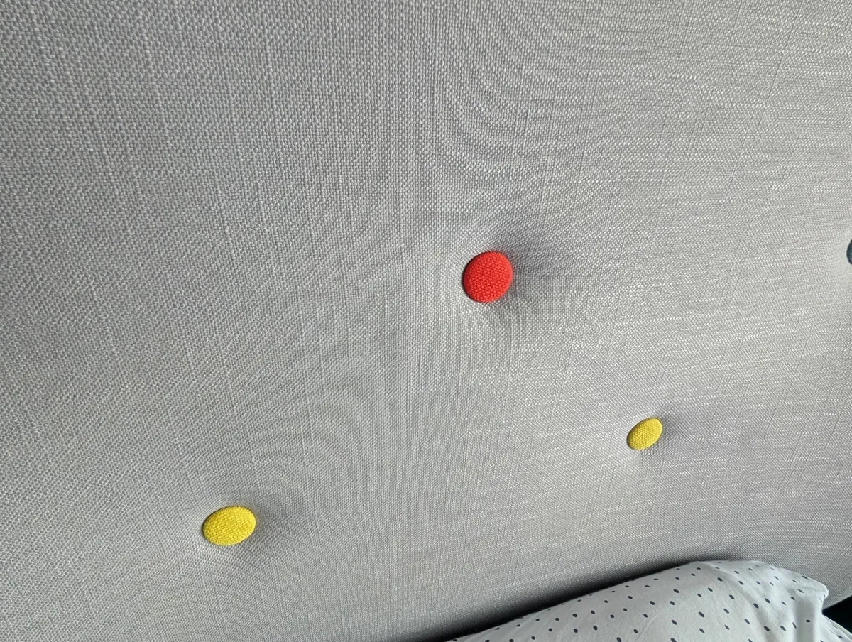 Single bed and matress - Image 3