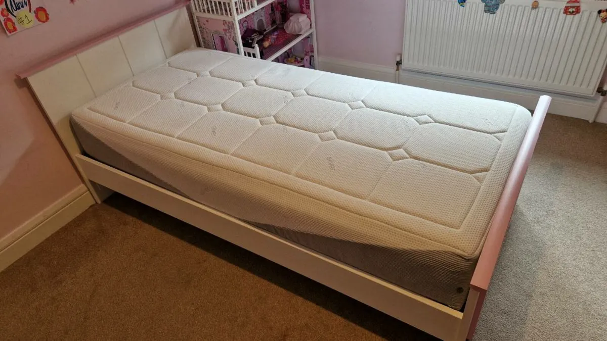 Kids single bed with mattress - Image 1