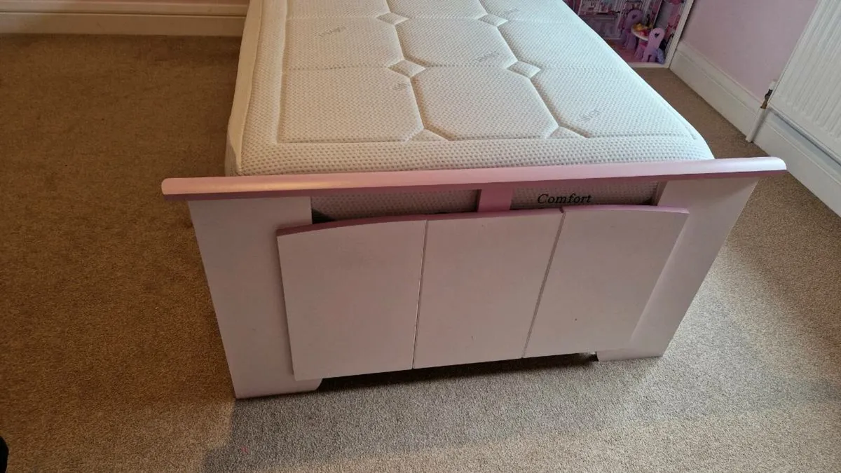Kids single bed with mattress - Image 2