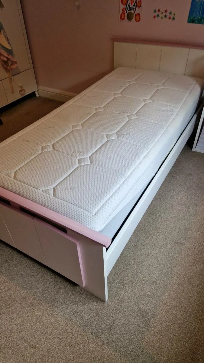 Kids single bed with mattress - Image 3