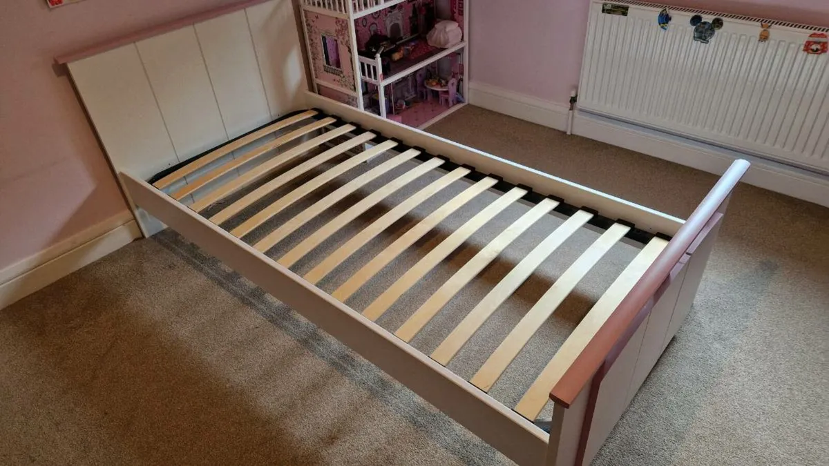 Kids single bed with mattress - Image 4