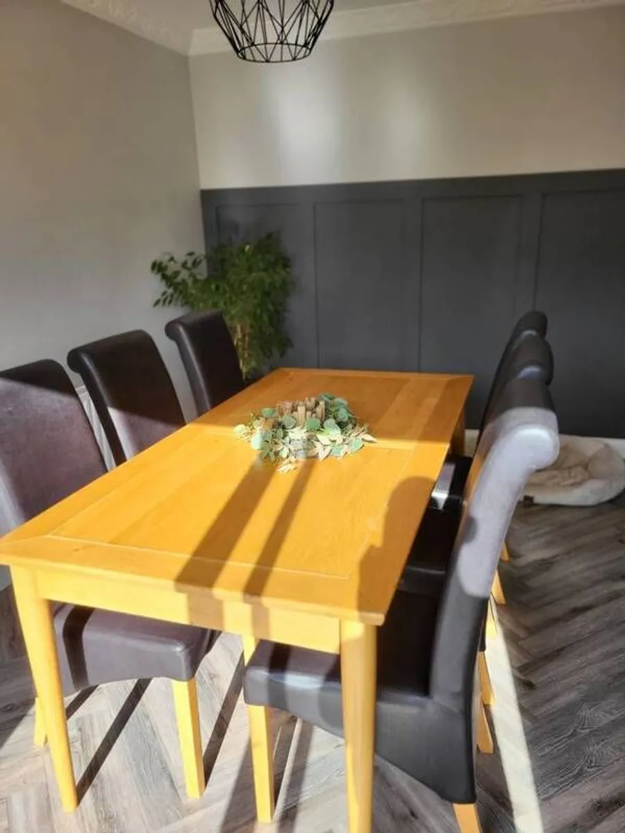 kitchen table and chairs - Image 1