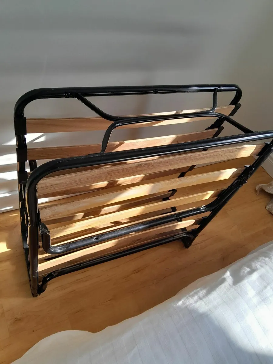 Fold up bed - Image 1