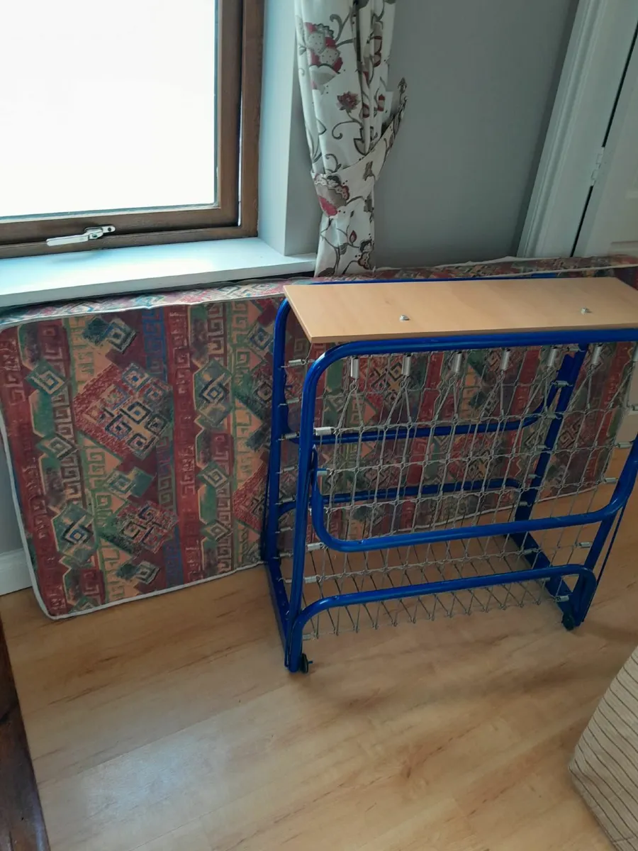 Fold up bed - Image 2