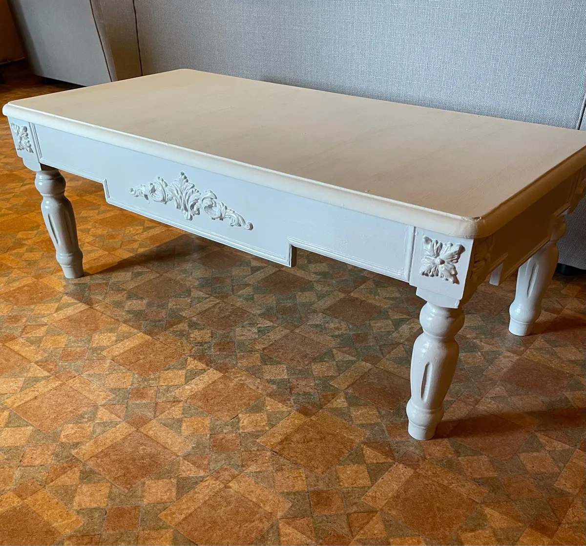 Stylish Coffee Table - Image 3