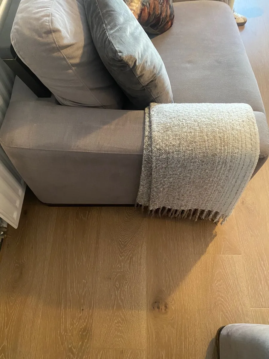 4 seater and 2 seater set of sitting room sofas - Image 2