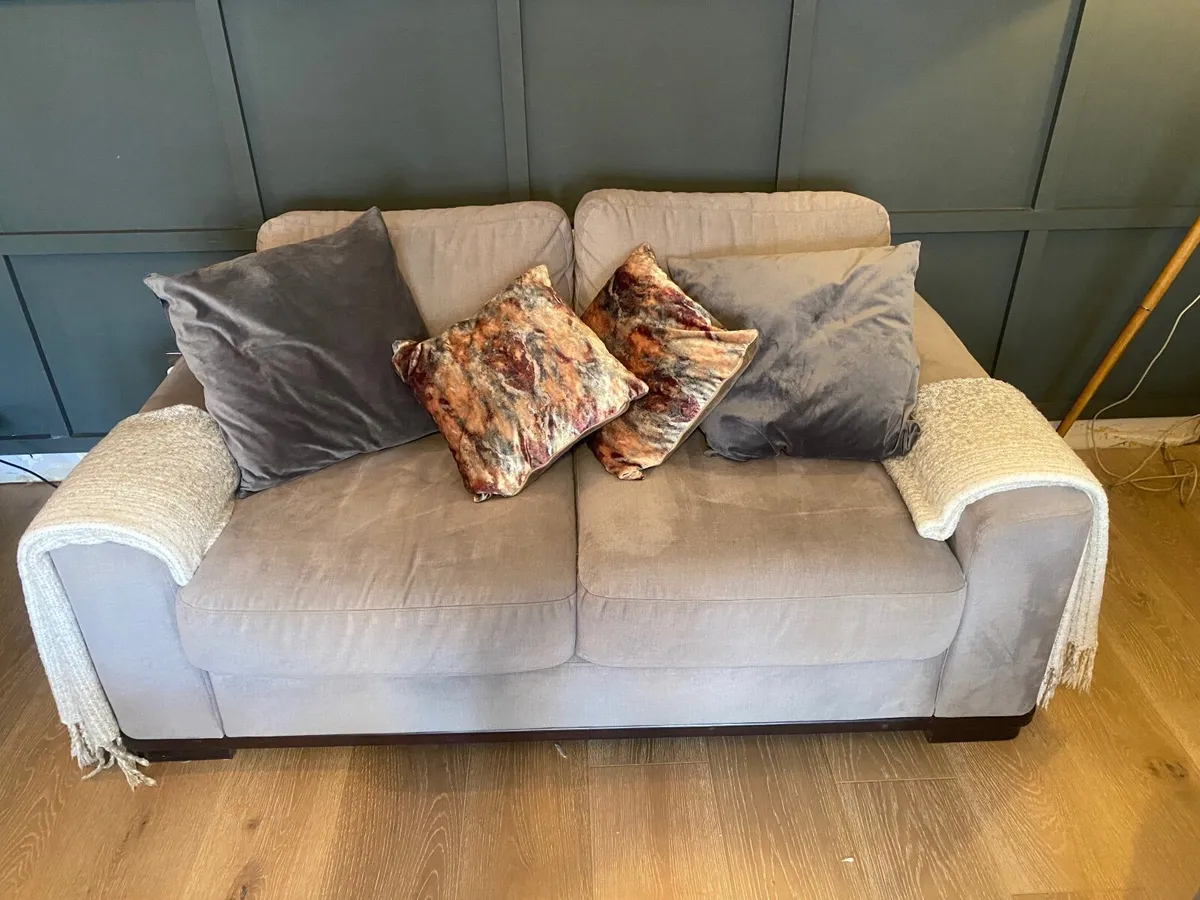 4 seater and 2 seater set of sitting room sofas - Image 3