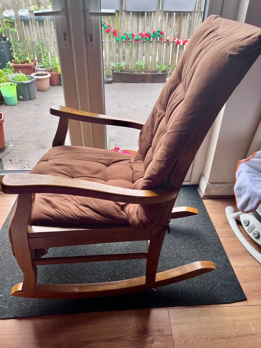 Rocking chair with free cushion - Image 1