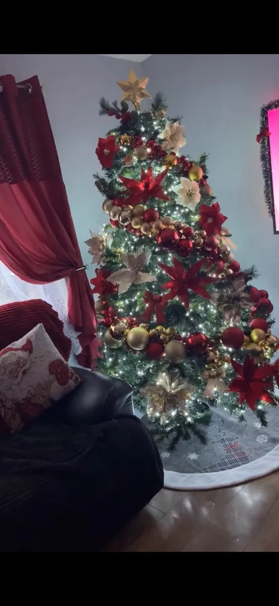 Christmas Tree 7ft - Image 1