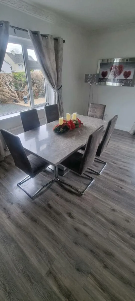 Marble dining table and chairs - Image 1