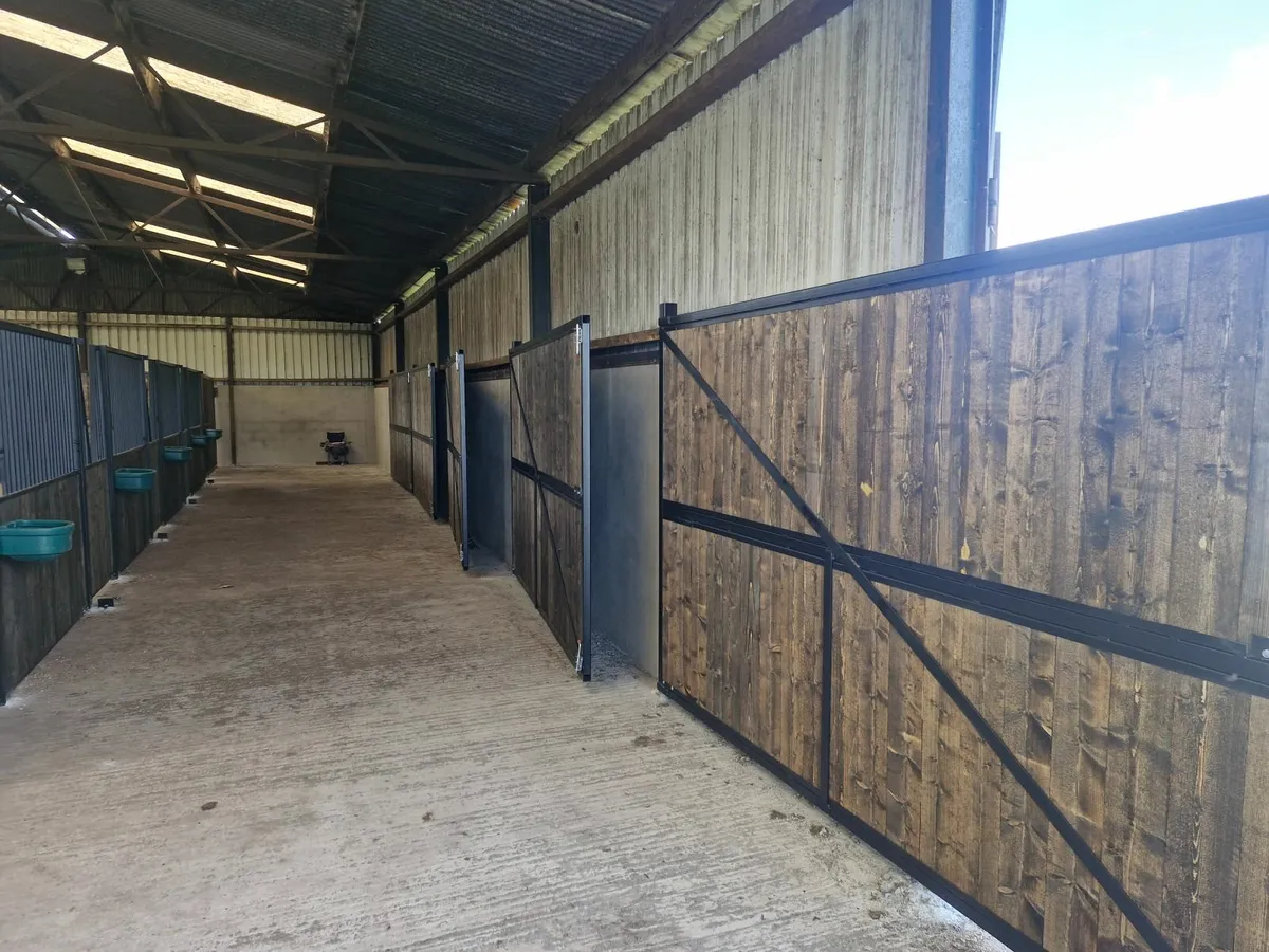 Stables and field shelters - Image 3