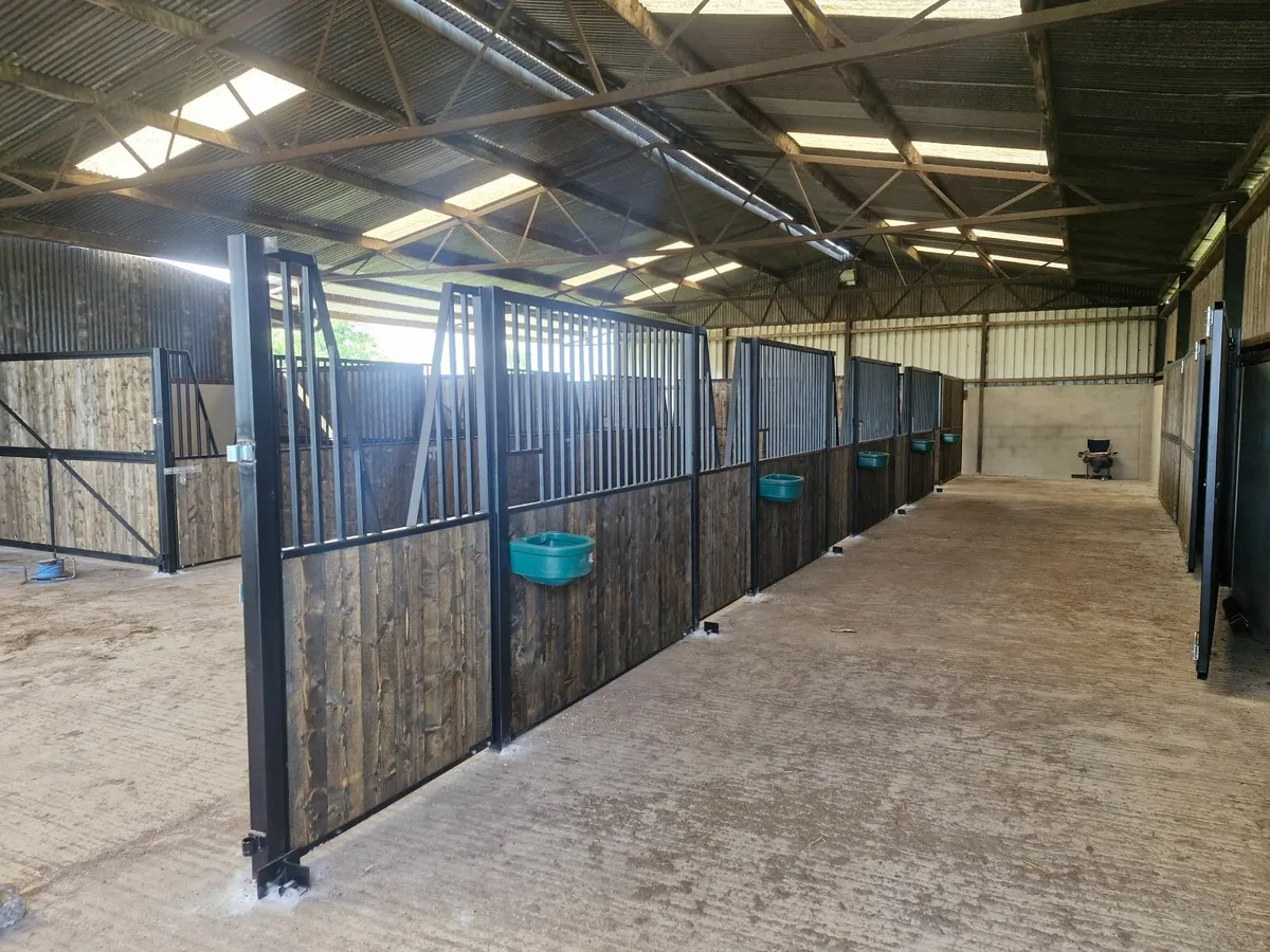 Stables and field shelters - Image 4