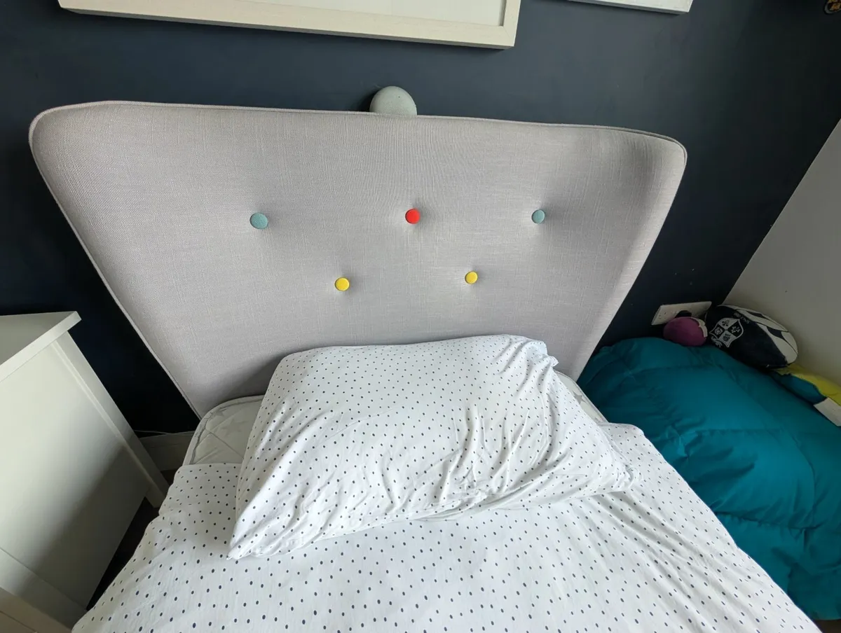 Single bed and matress - Image 1