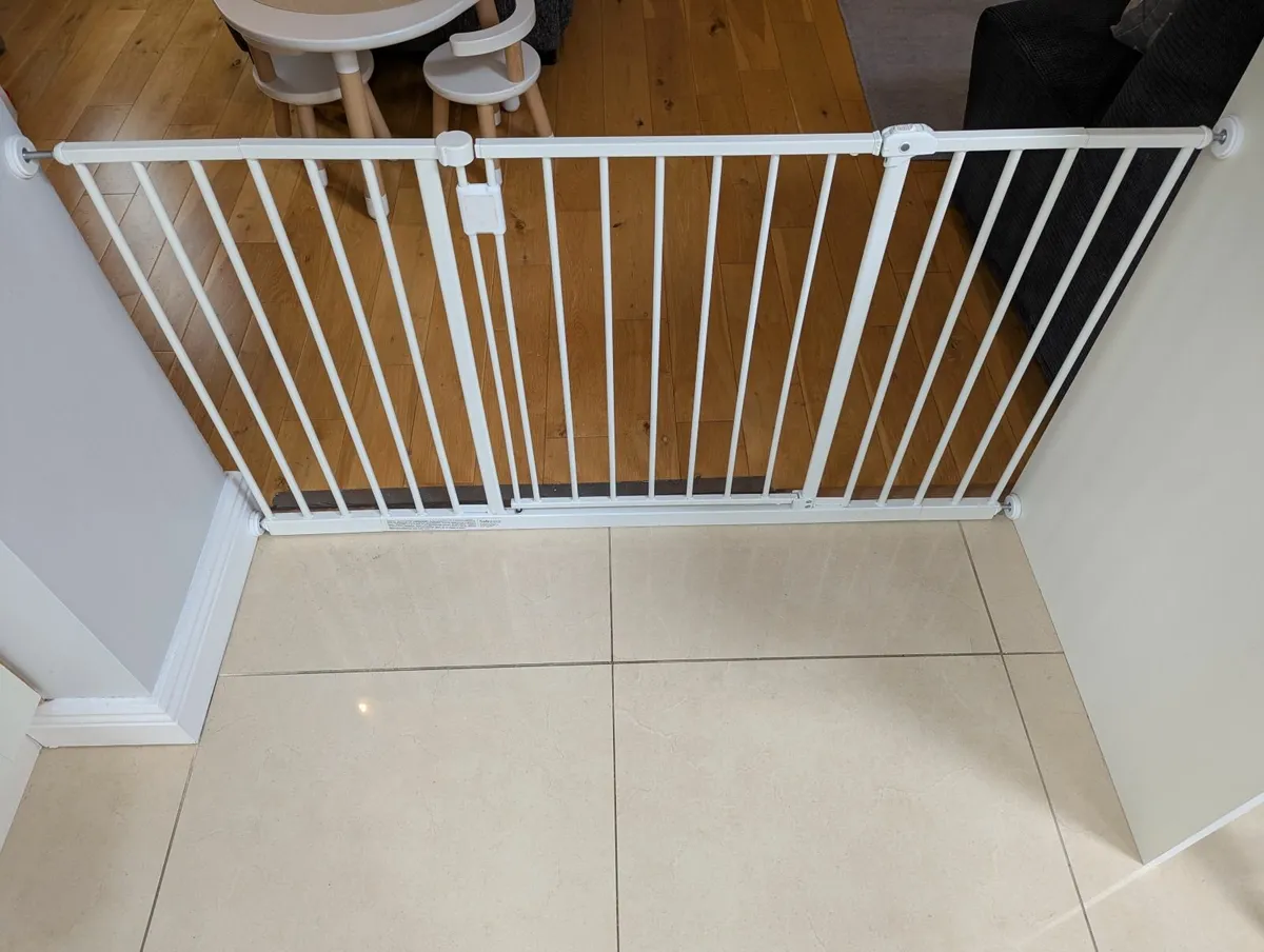 SafeTots Hallway Gate - Image 1