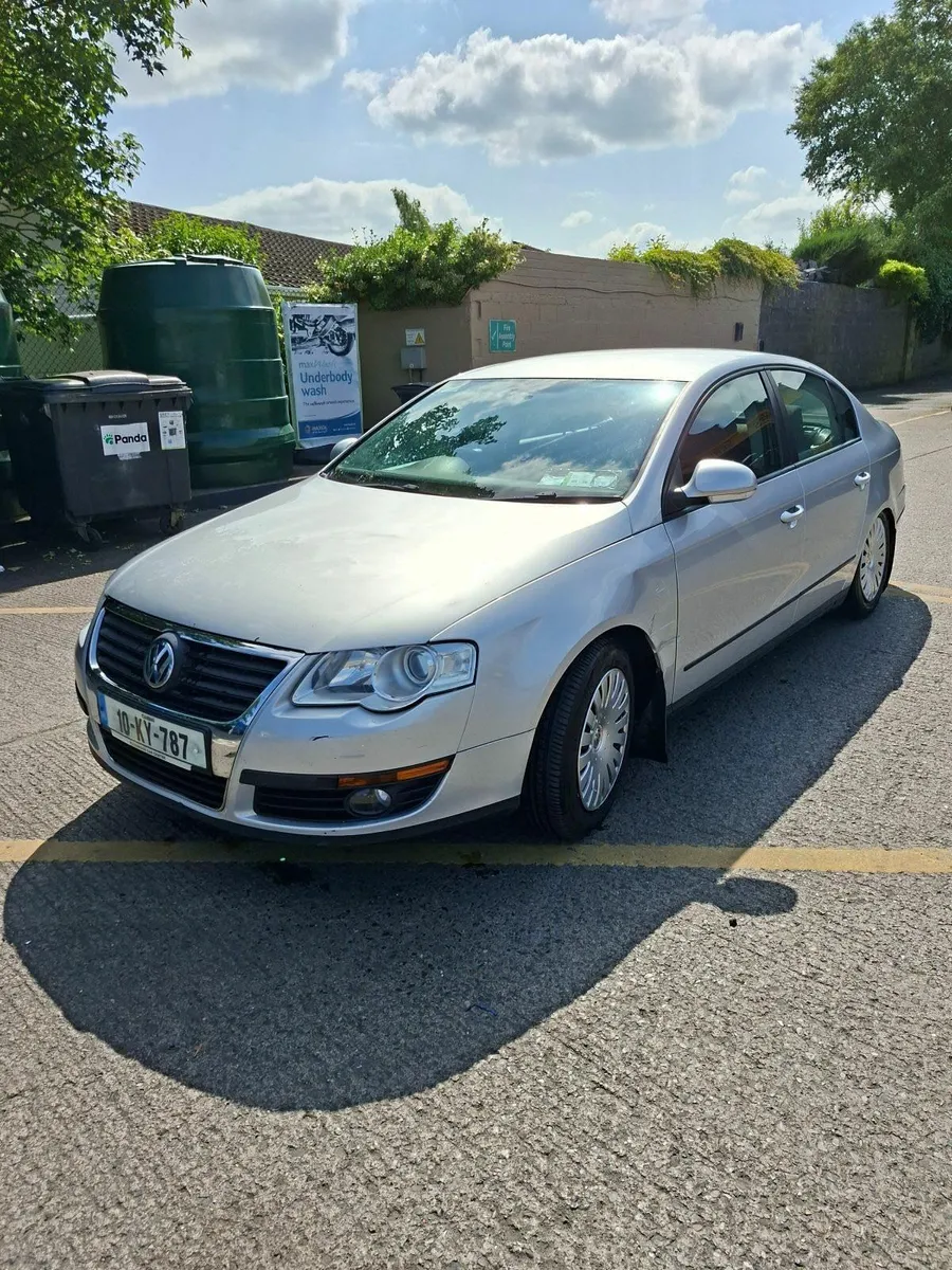 Volkswagen Passat 2010 - Image 1