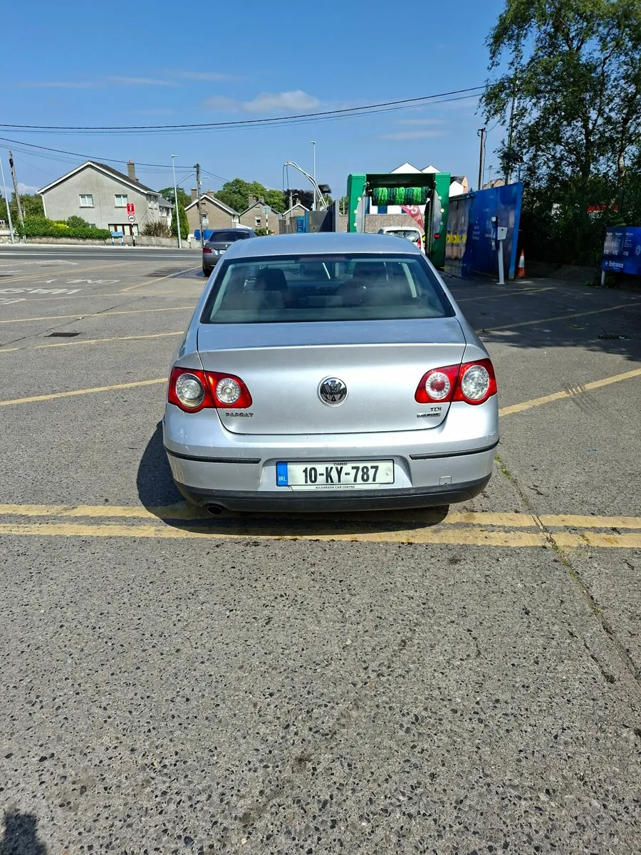 Volkswagen Passat 2010 - Image 4