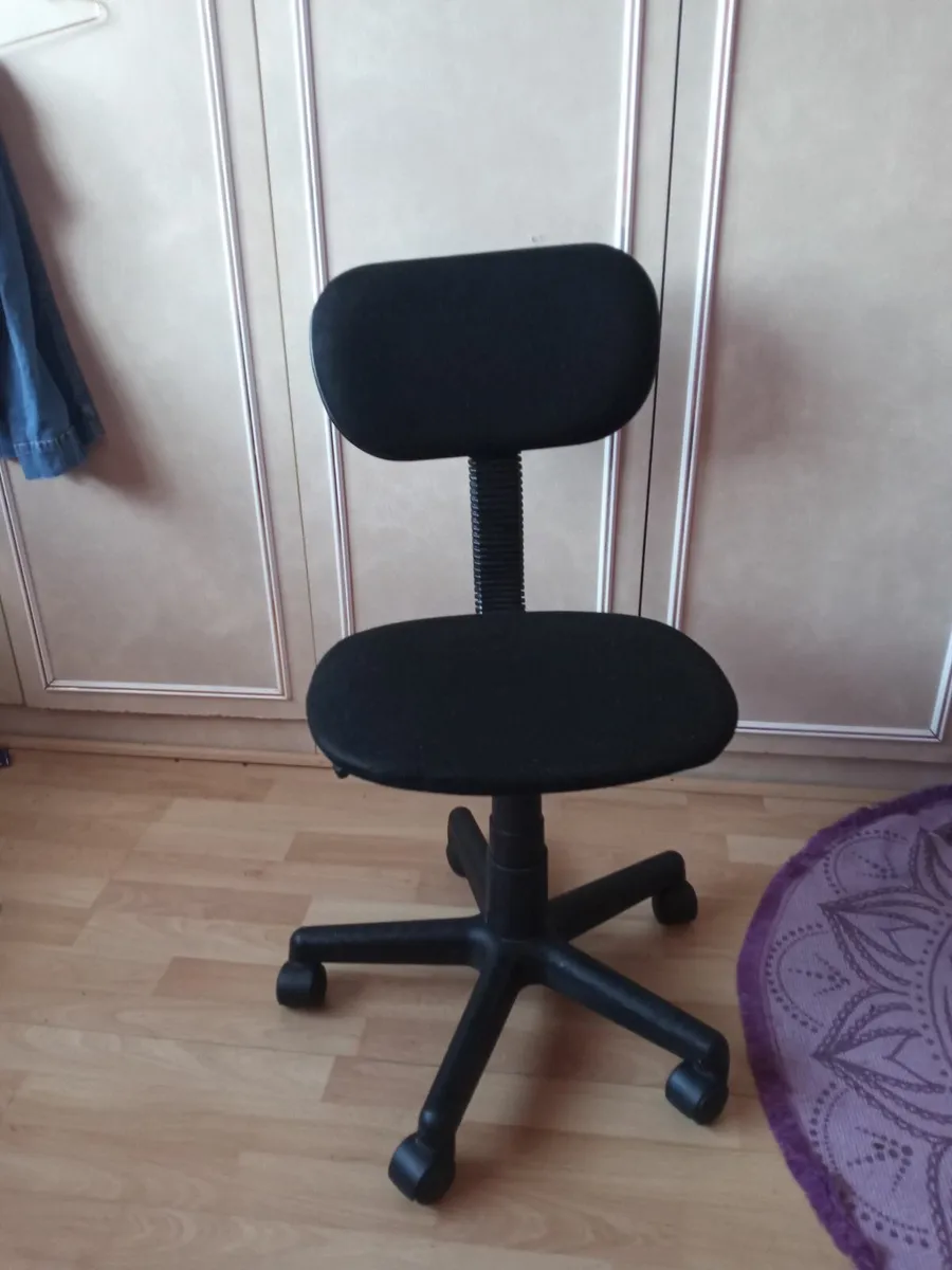 Swivel chair - Image 1