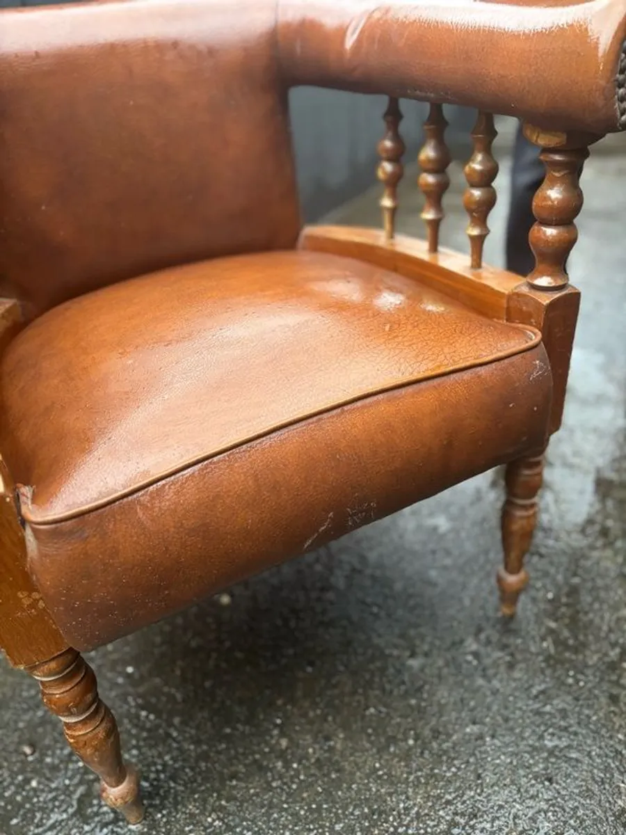 Captains chair - Image 1