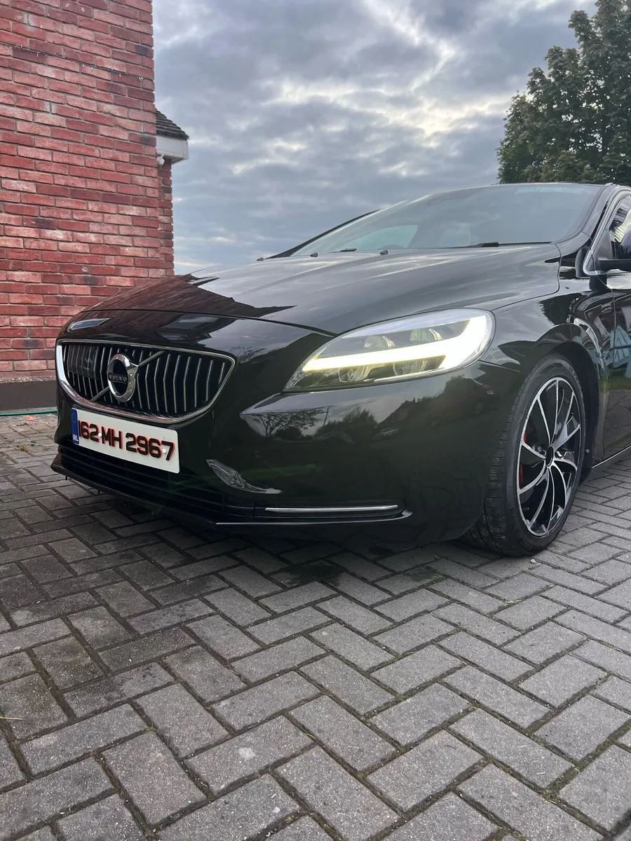 Volvo V40 D4 Inscription 190Bhp - Image 2