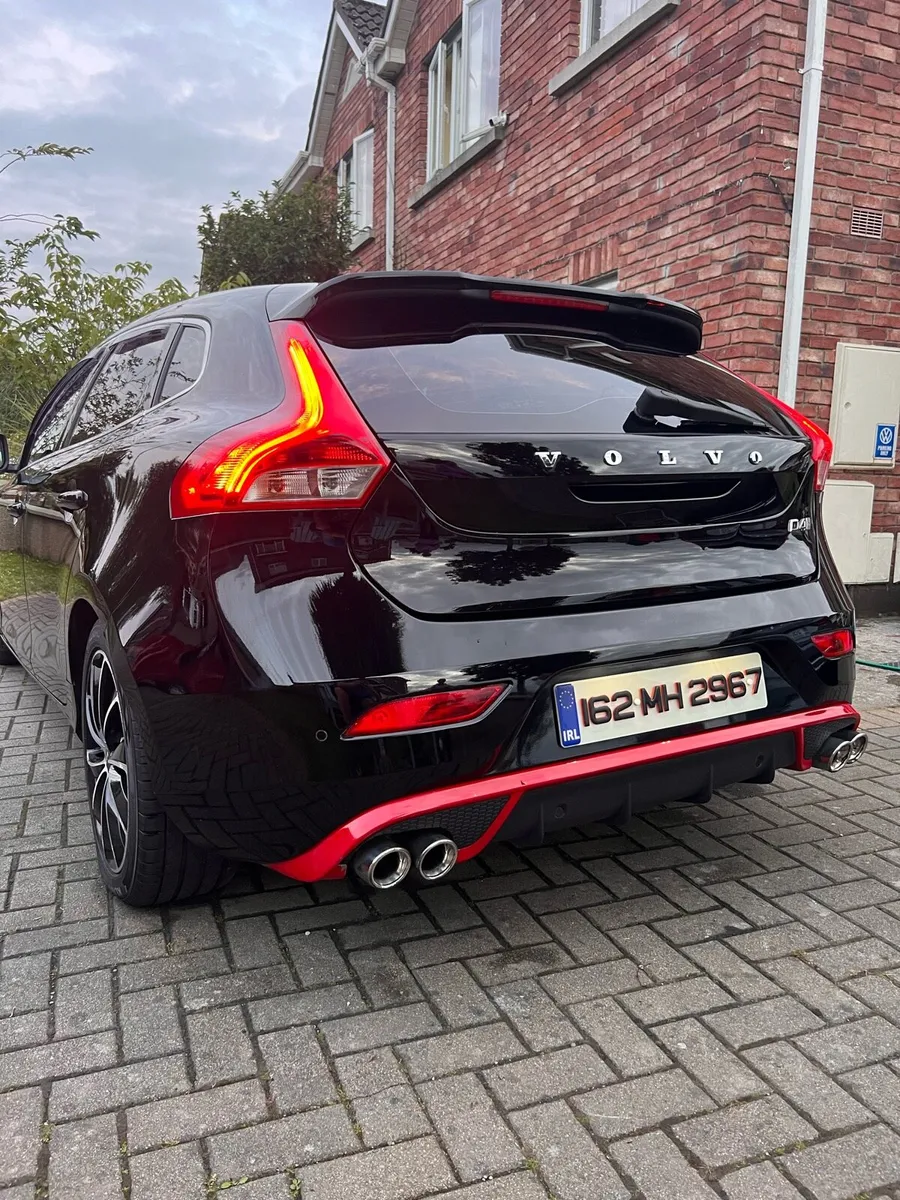 Volvo V40 D4 Inscription 190Bhp - Image 3